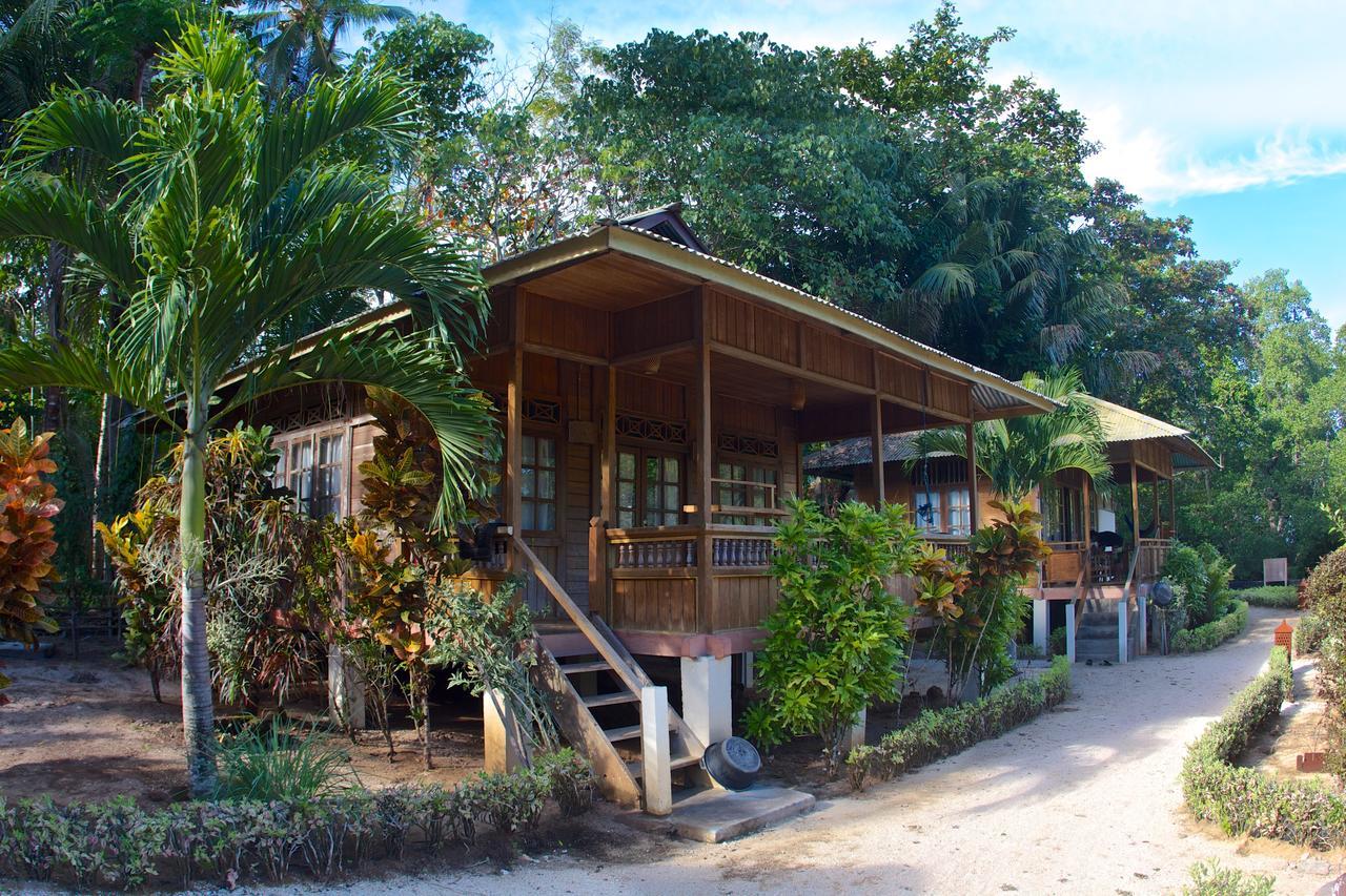 Two Fish Resort Bunaken Exterior photo