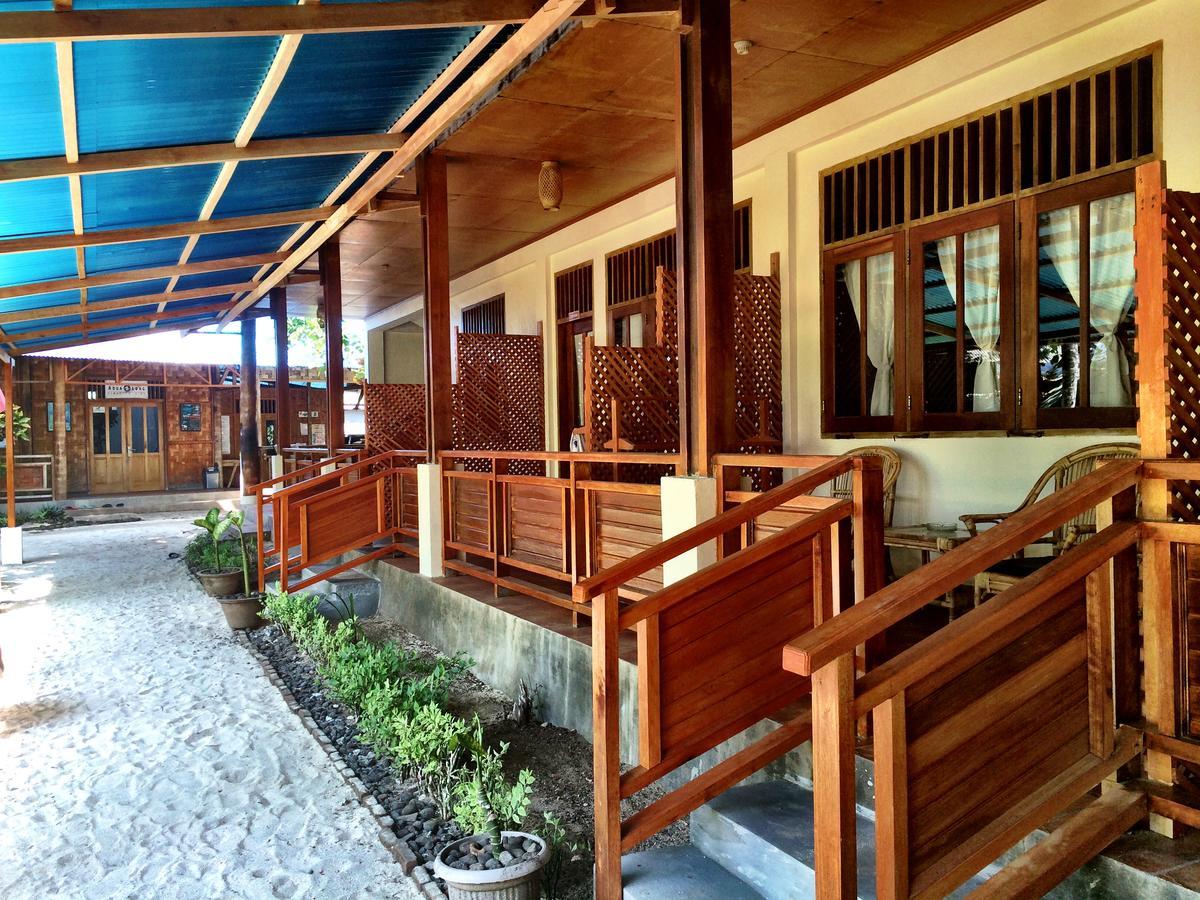 Two Fish Resort Bunaken Exterior photo