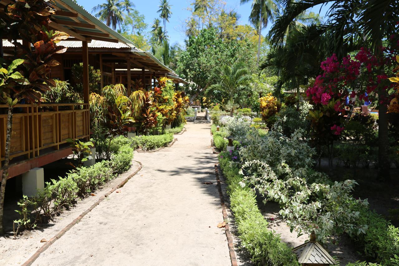 Two Fish Resort Bunaken Exterior photo